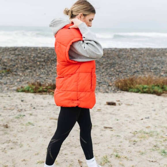Free movement In A Bubble Puffer Vest - Picture 9 of 11